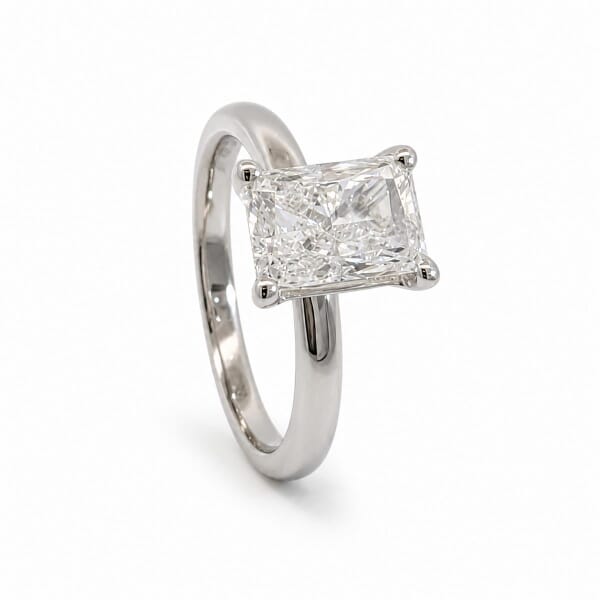 Forlovelsesring med Radiant cut Lab Grown diamant i 2.02 ct og River (E) - VVS2 - ABR21643LGHG