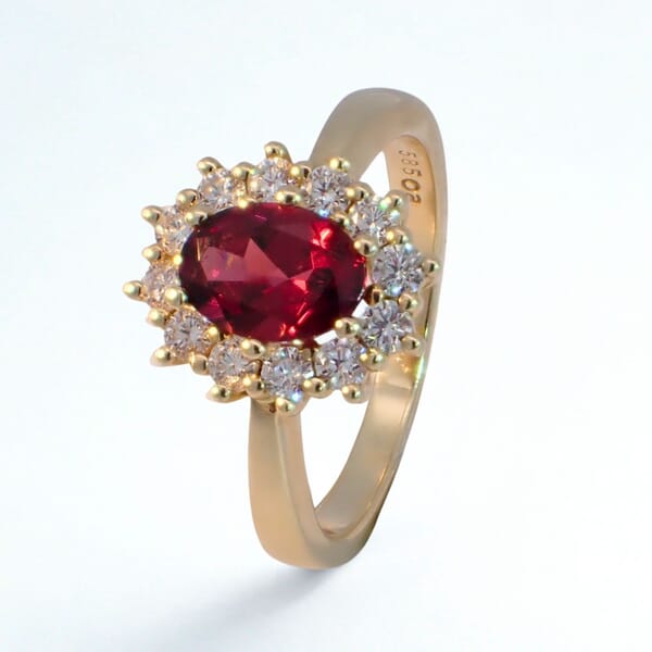 Diamantring i gult gull med rhodolitt og diamanter 0,36ct W-Si - Bur573001 Diamantring i gult gull med rhodolitt og diamanter 0,36ct W-Si - Bur573001