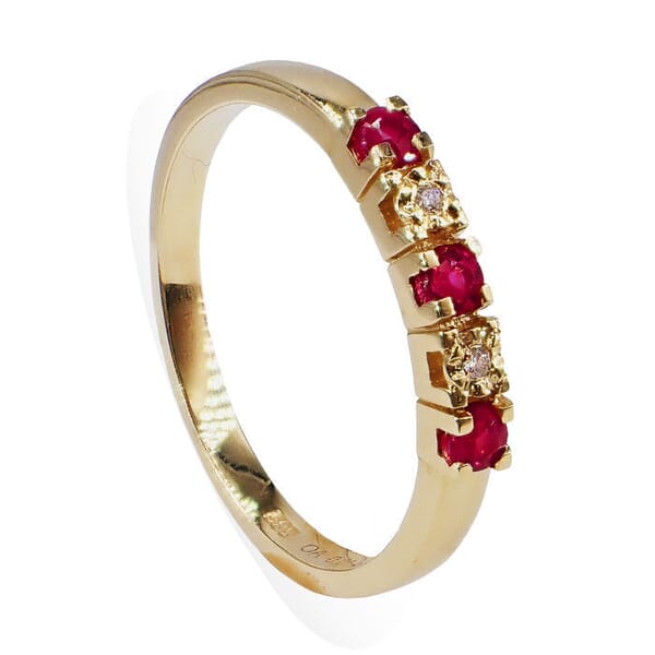 Diamantring i gult gull 14kt med rubin og 0,013 ct W-Si - COC00376r Diamantring i gult gull 14kt med rubin og 0,013 ct W-Si - COC00376r