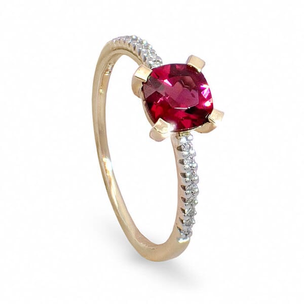 Diamantring i gult gull 14 kt med 0,07 ct W-Si & rosa rhodolitt - bur573235 Diamantring i gult gull 14 kt med 0,07 ct W-Si & rosa rhodolitt - bur573235